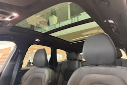 punainen Volvo XC60 2021 kuva 35.