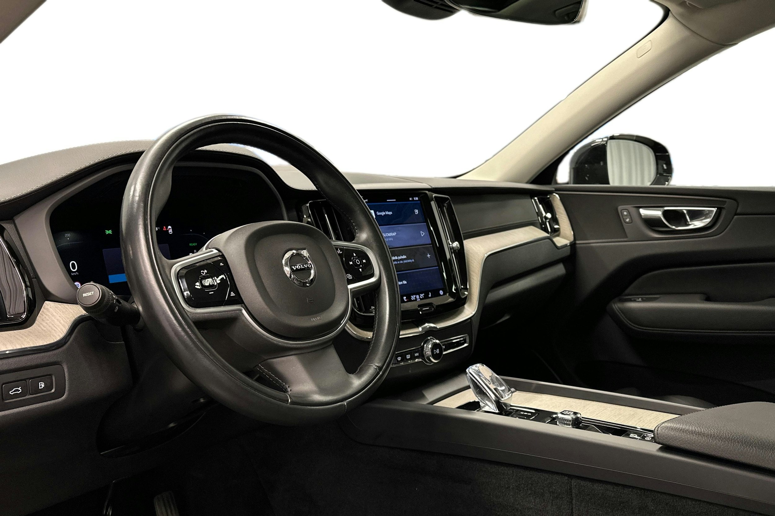 musta Volvo XC60 2021 kuva 7.