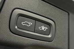 musta Volvo XC60 2021 kuva 15.