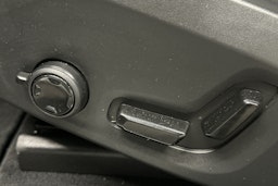 musta Volvo XC60 2021 kuva 19.