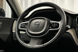 musta Volvo XC60 2021 kuva 21.