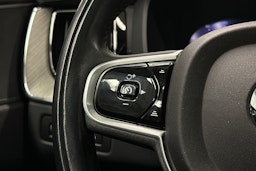 musta Volvo XC60 2021 kuva 22.