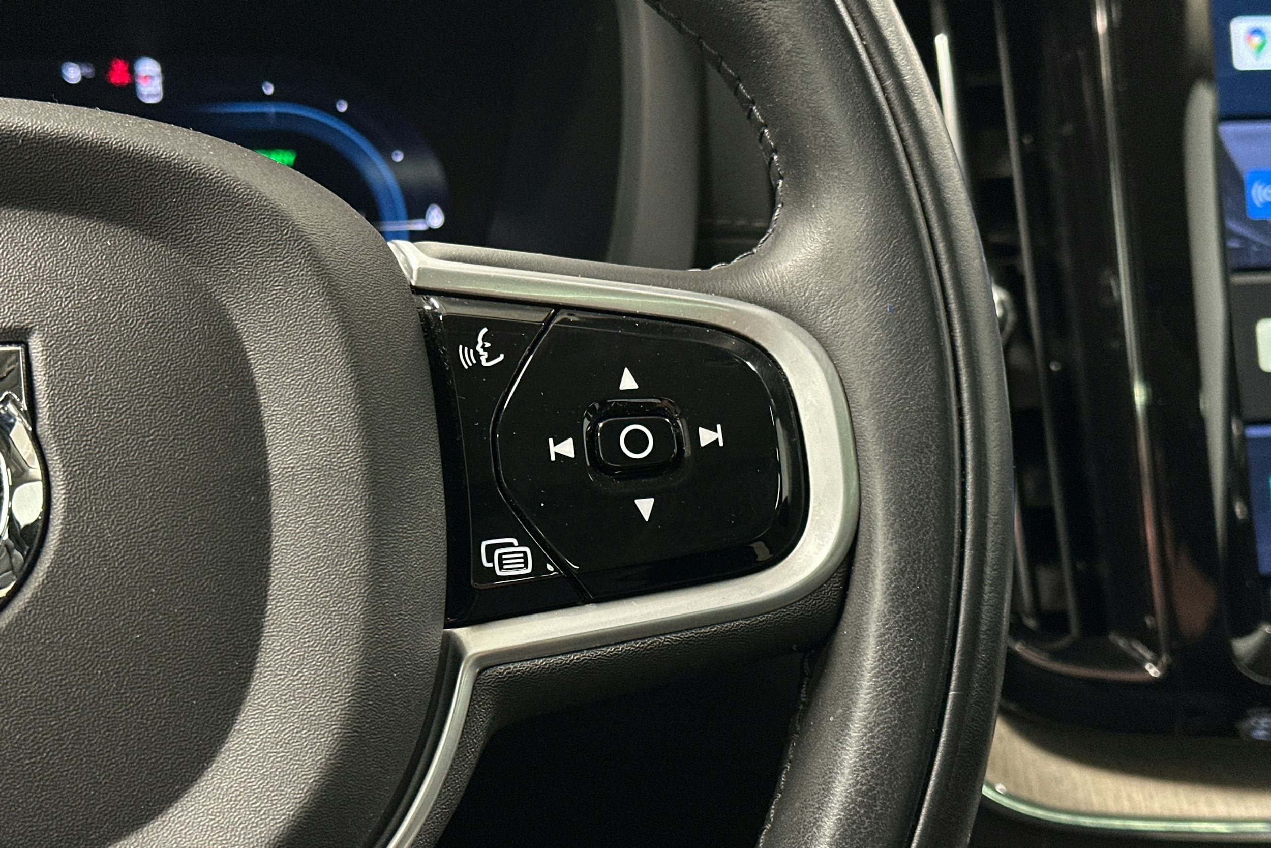 musta Volvo XC60 2021 kuva 23.