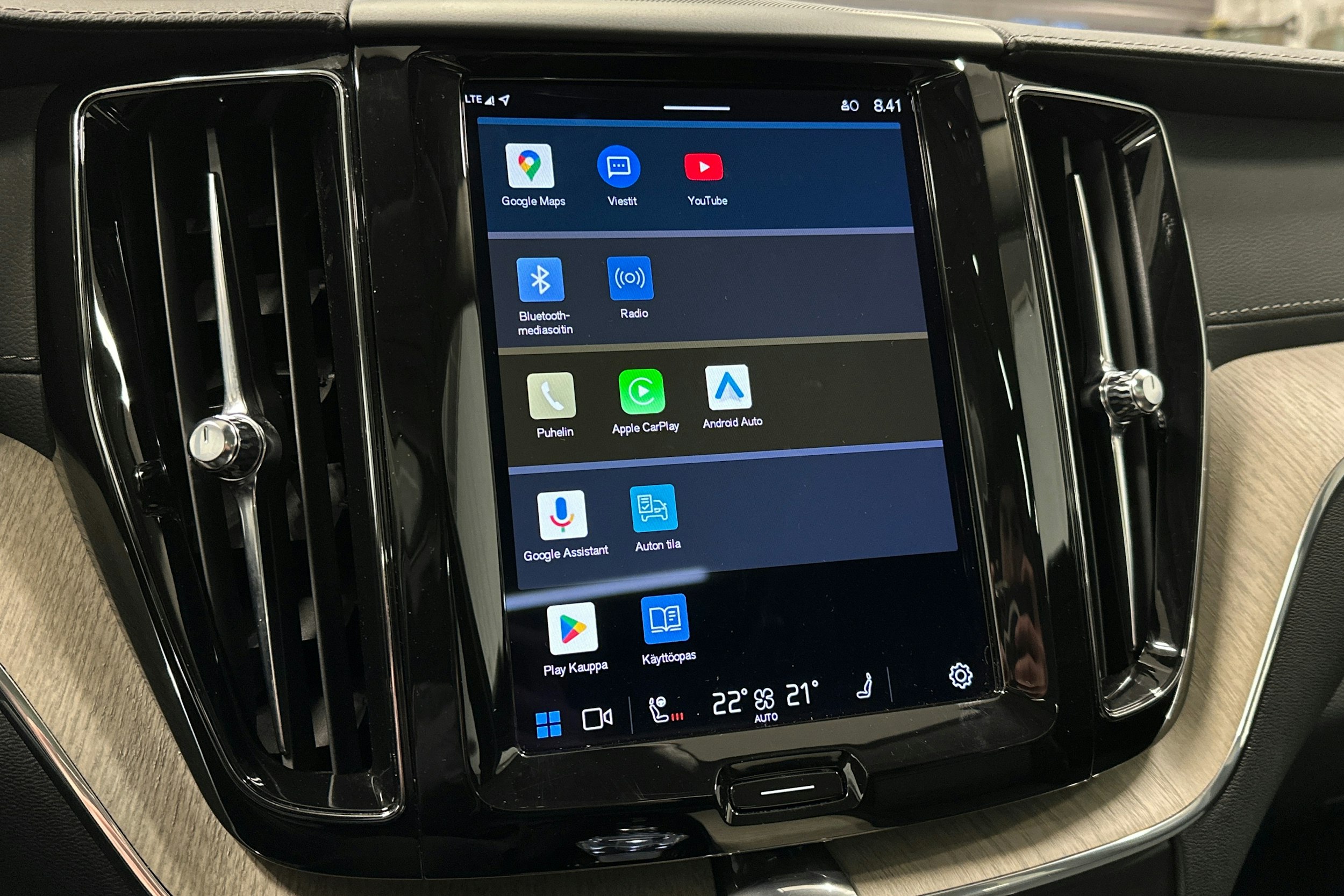 musta Volvo XC60 2021 kuva 25.