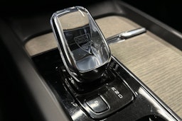 musta Volvo XC60 2021 kuva 30.