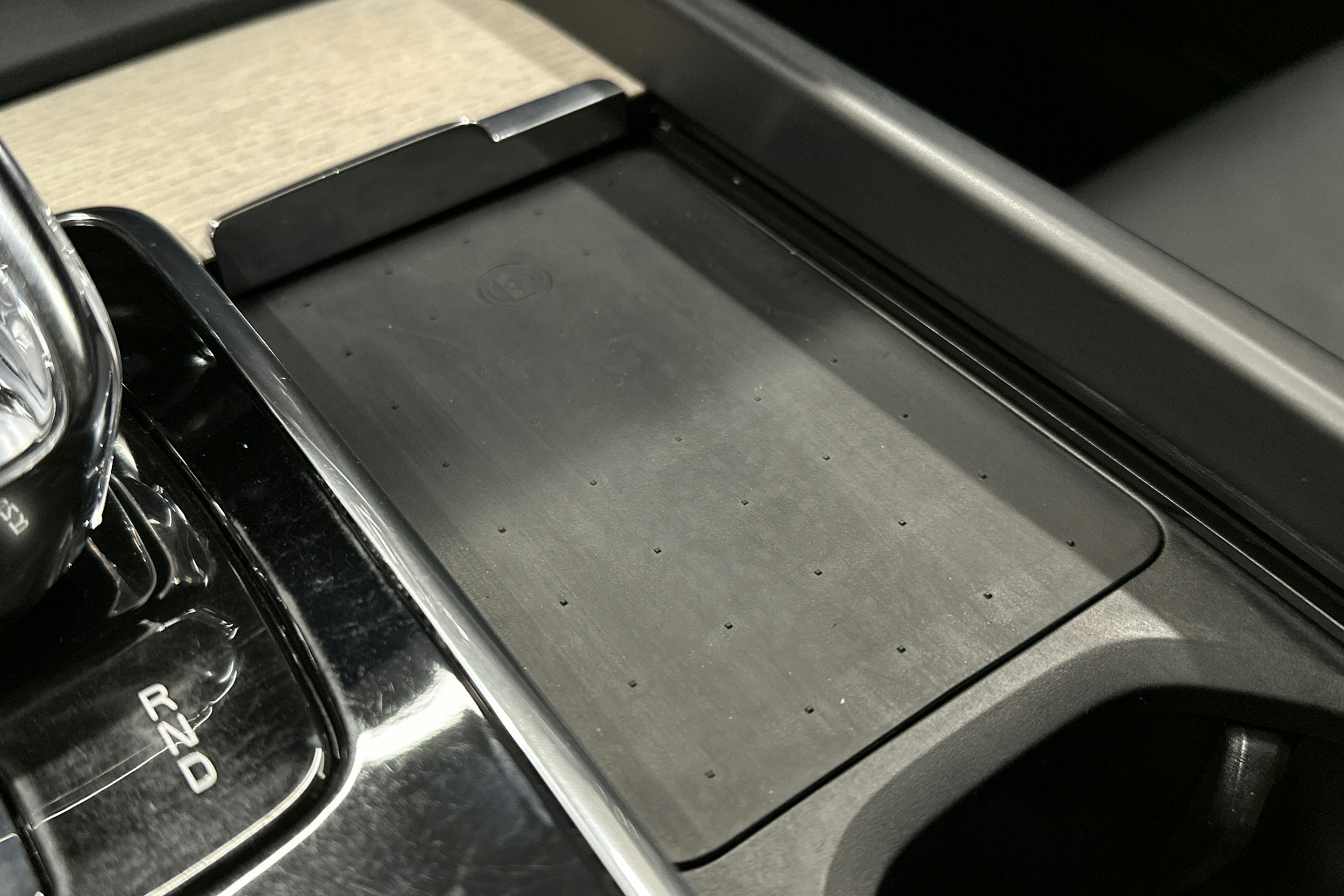 musta Volvo XC60 2021 kuva 31.