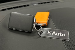 musta Volvo XC60 2021 kuva 33.