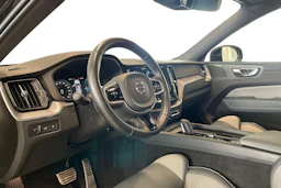 musta Volvo XC60 2021 kuva 8.