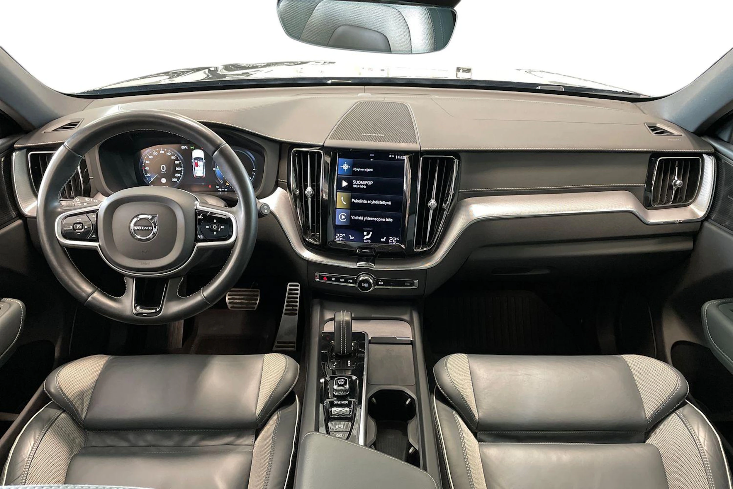 musta Volvo XC60 2021 kuva 9.