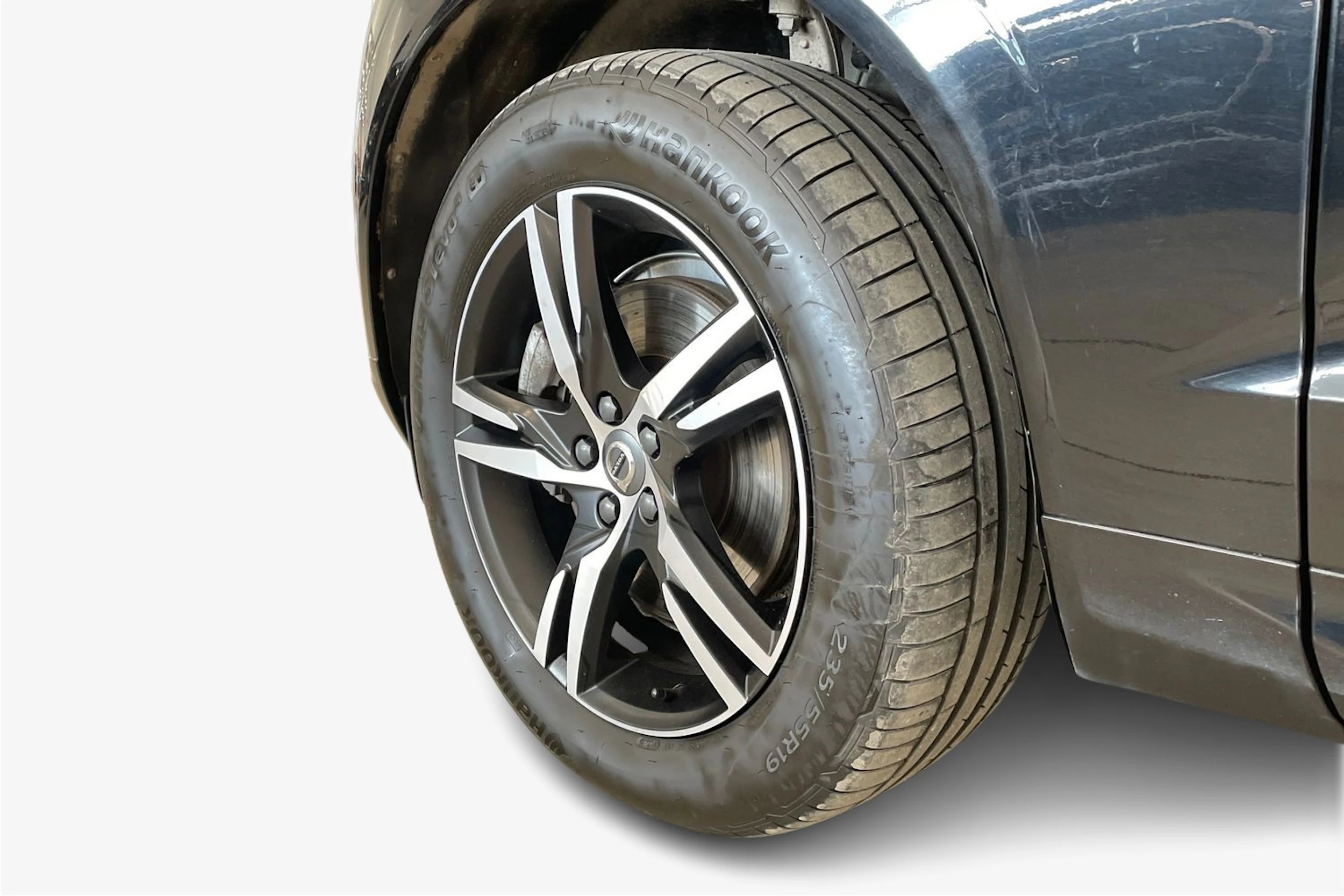 musta Volvo XC60 2021 kuva 12.