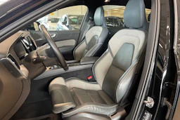 musta Volvo XC60 2021 kuva 15.