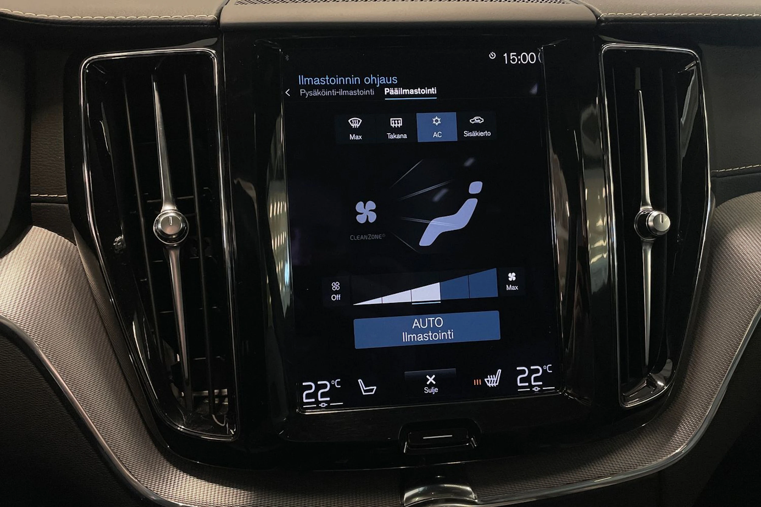 musta Volvo XC60 2021 kuva 22.