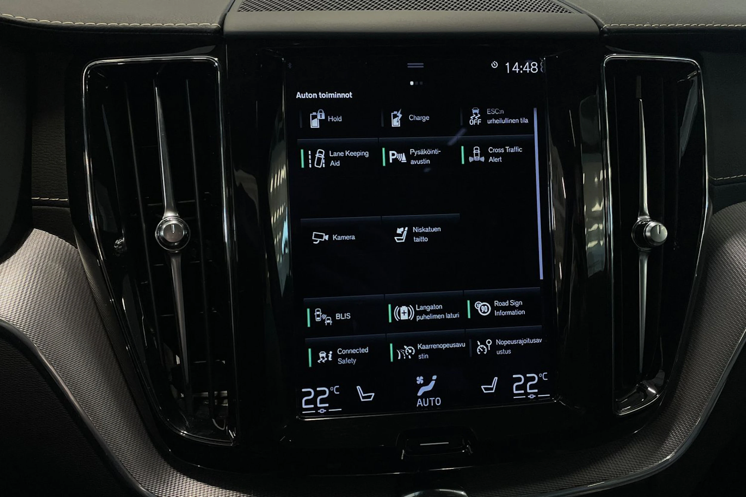 musta Volvo XC60 2021 kuva 25.