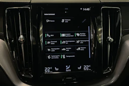 musta Volvo XC60 2021 kuva 26.
