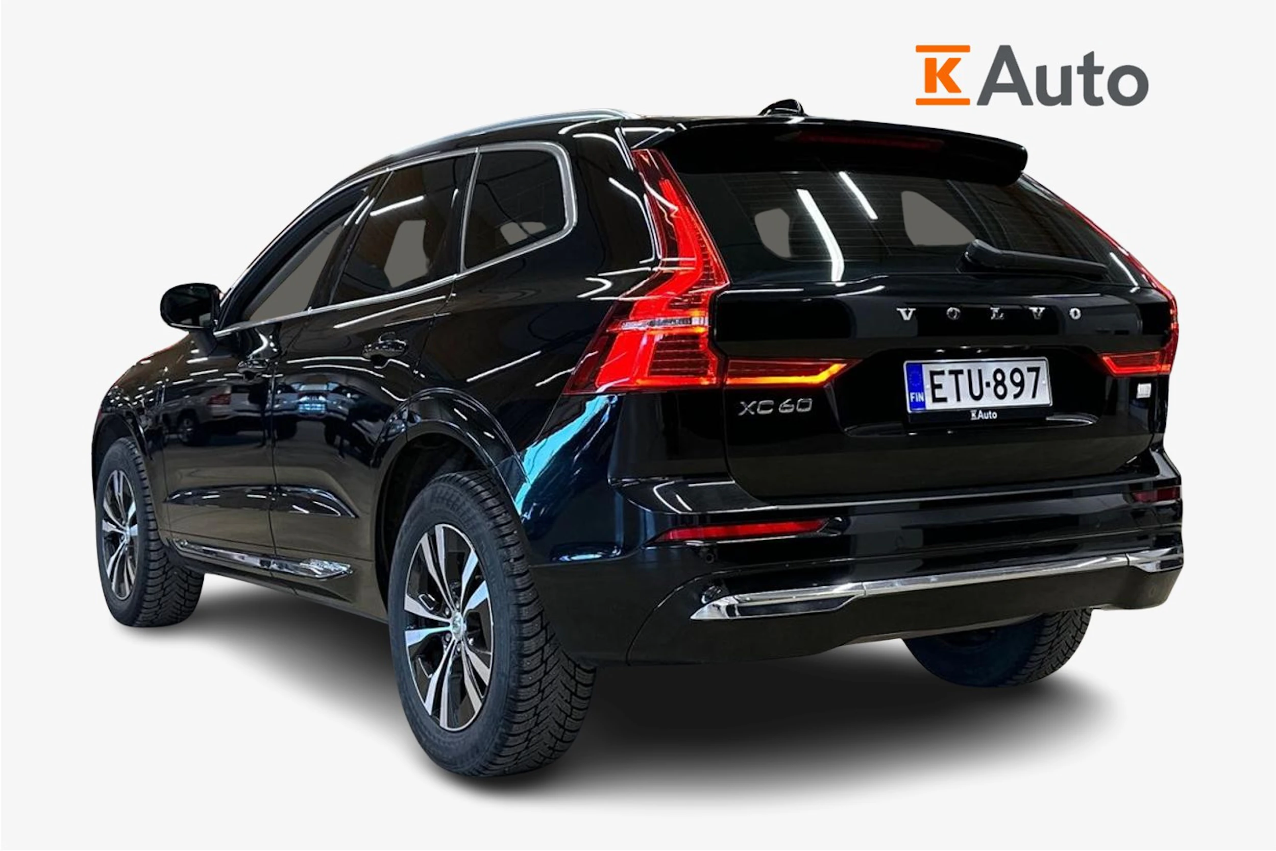 musta Volvo XC60 2022 kuva 2.