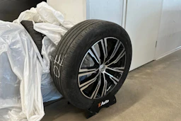 musta Volvo XC60 2022 kuva 10.