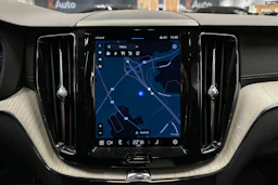 musta Volvo XC60 2022 kuva 16.