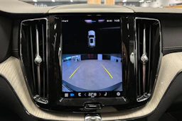 musta Volvo XC60 2022 kuva 18.