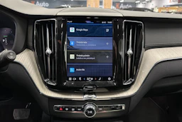 musta Volvo XC60 2022 kuva 19.