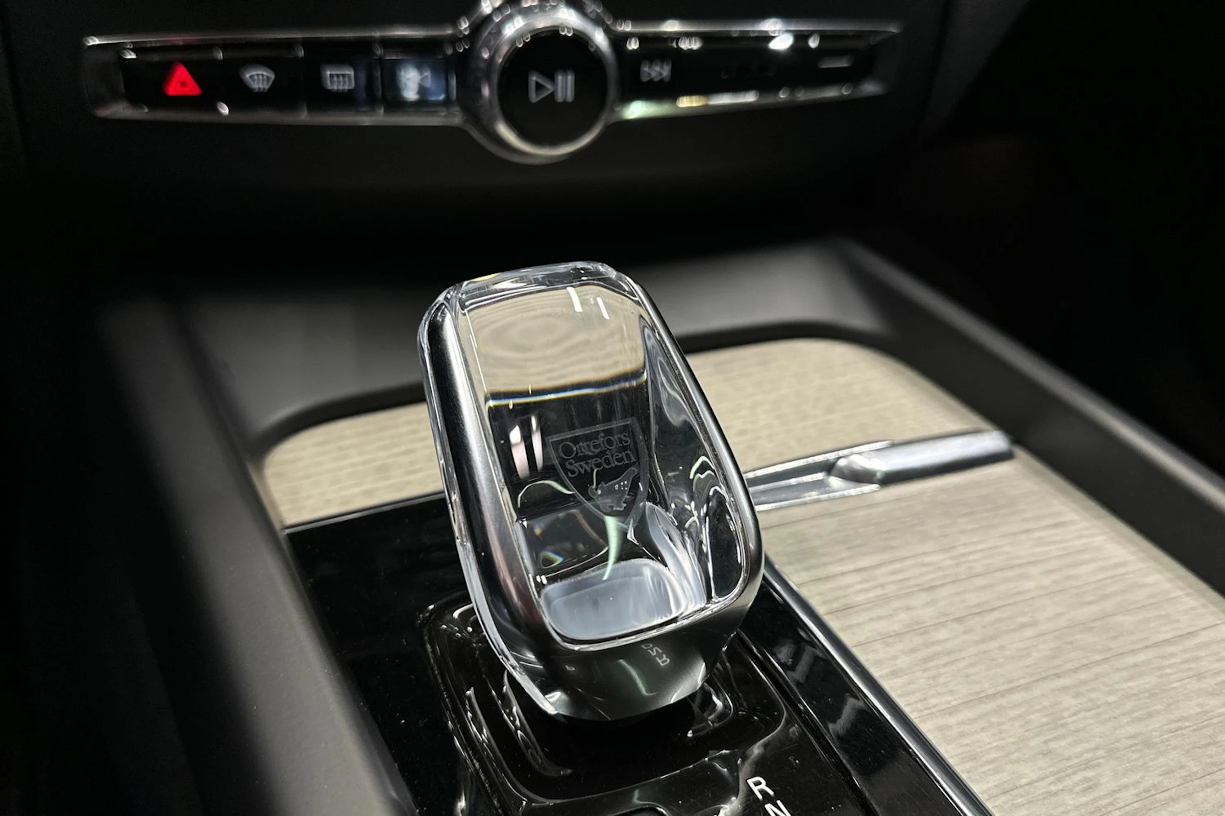 musta Volvo XC60 2022 kuva 21.