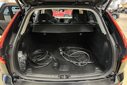 musta Volvo XC60 2022 kuva 23.