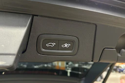 musta Volvo XC60 2022 kuva 26.