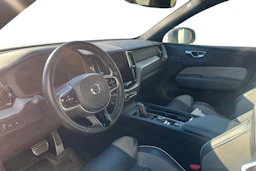 valkoinen Volvo XC60 2021 kuva 3.