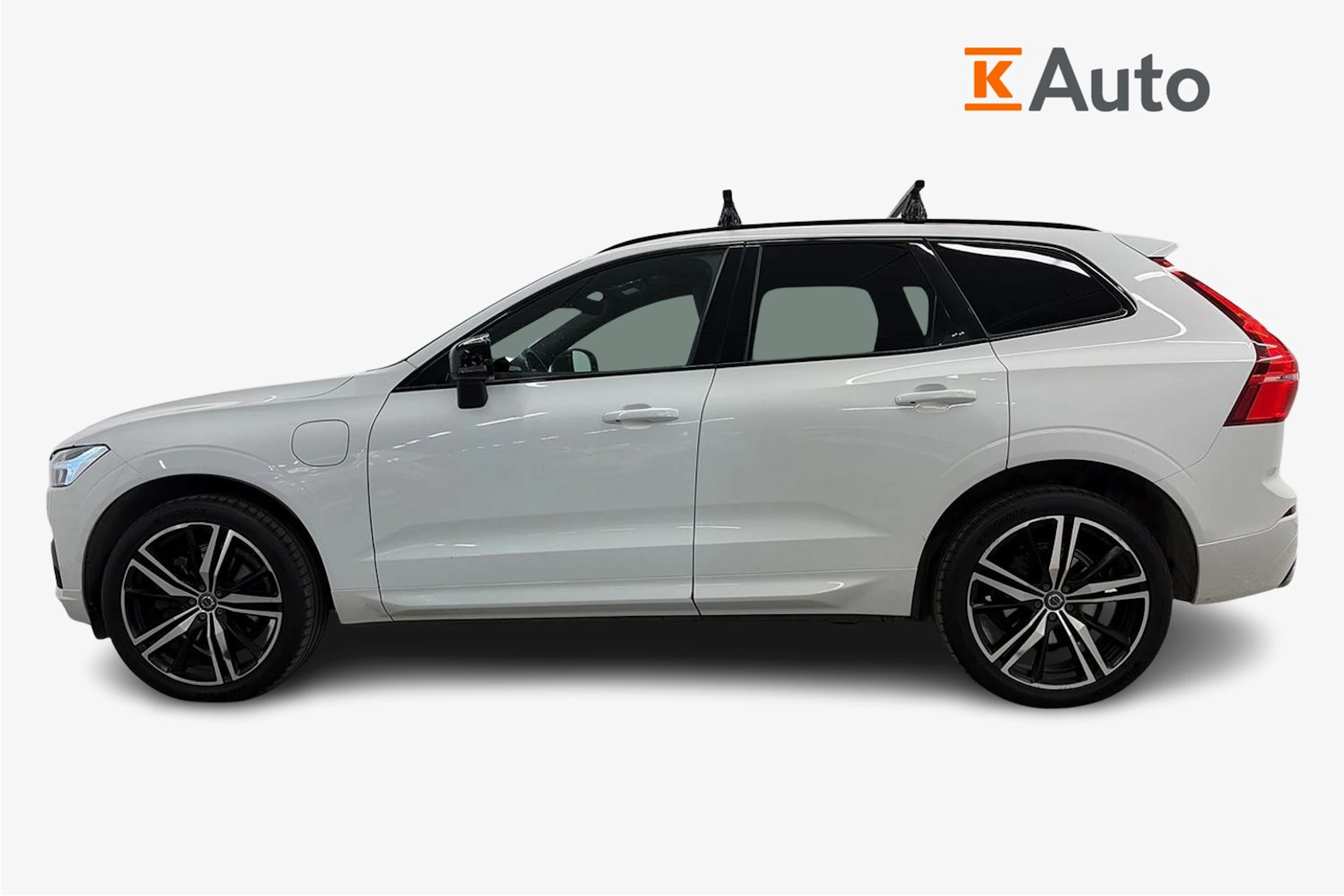 valkoinen Volvo XC60 2021 kuva 7.