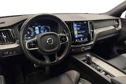 valkoinen Volvo XC60 2021 kuva 8.