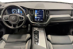 valkoinen Volvo XC60 2021 kuva 9.