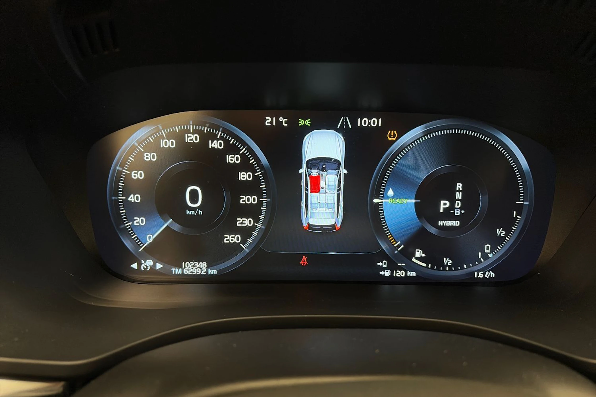 valkoinen Volvo XC60 2021 kuva 20.