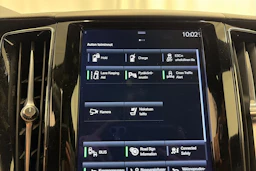 valkoinen Volvo XC60 2021 kuva 25.