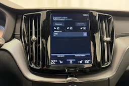 valkoinen Volvo XC60 2021 kuva 32.