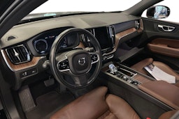 Musta Volvo XC60 2021 kuva 3.