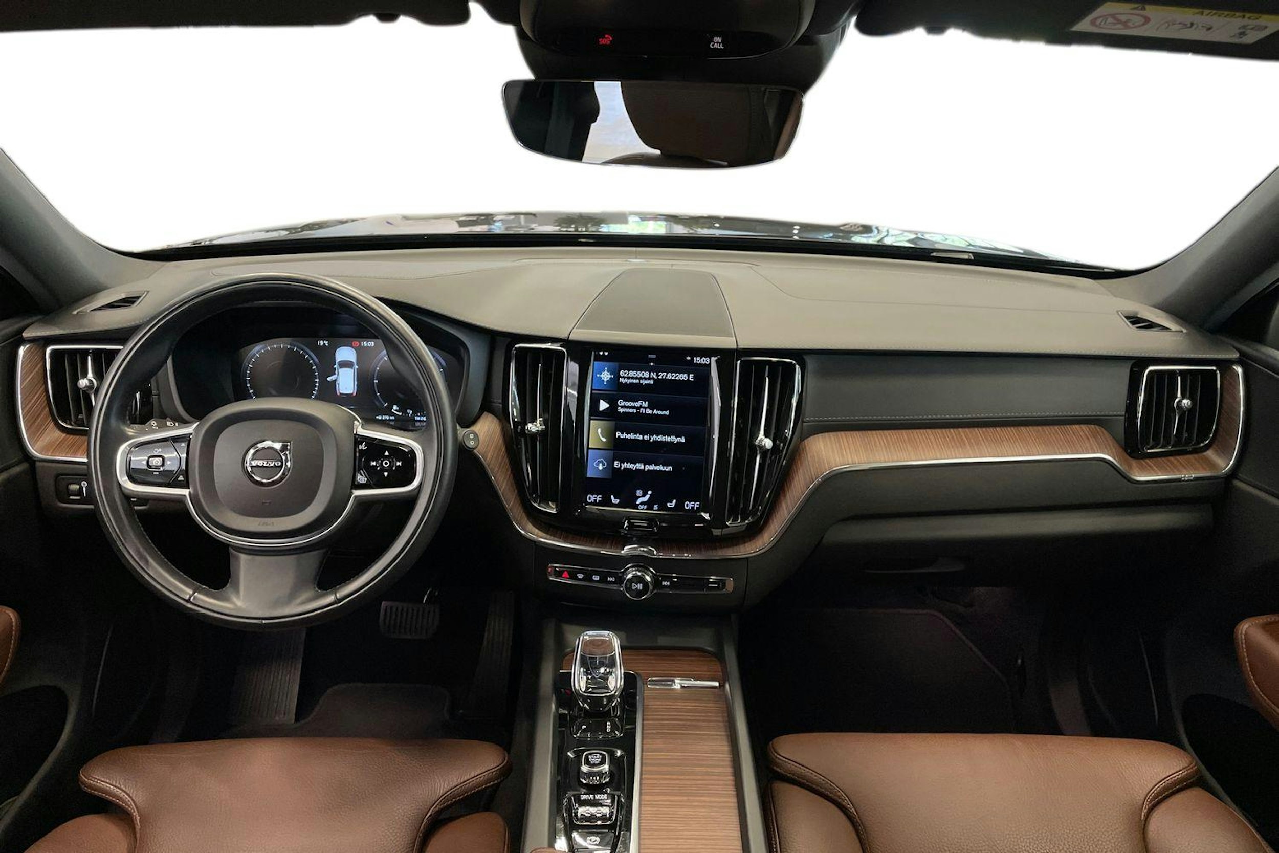 Musta Volvo XC60 2021 kuva 9.