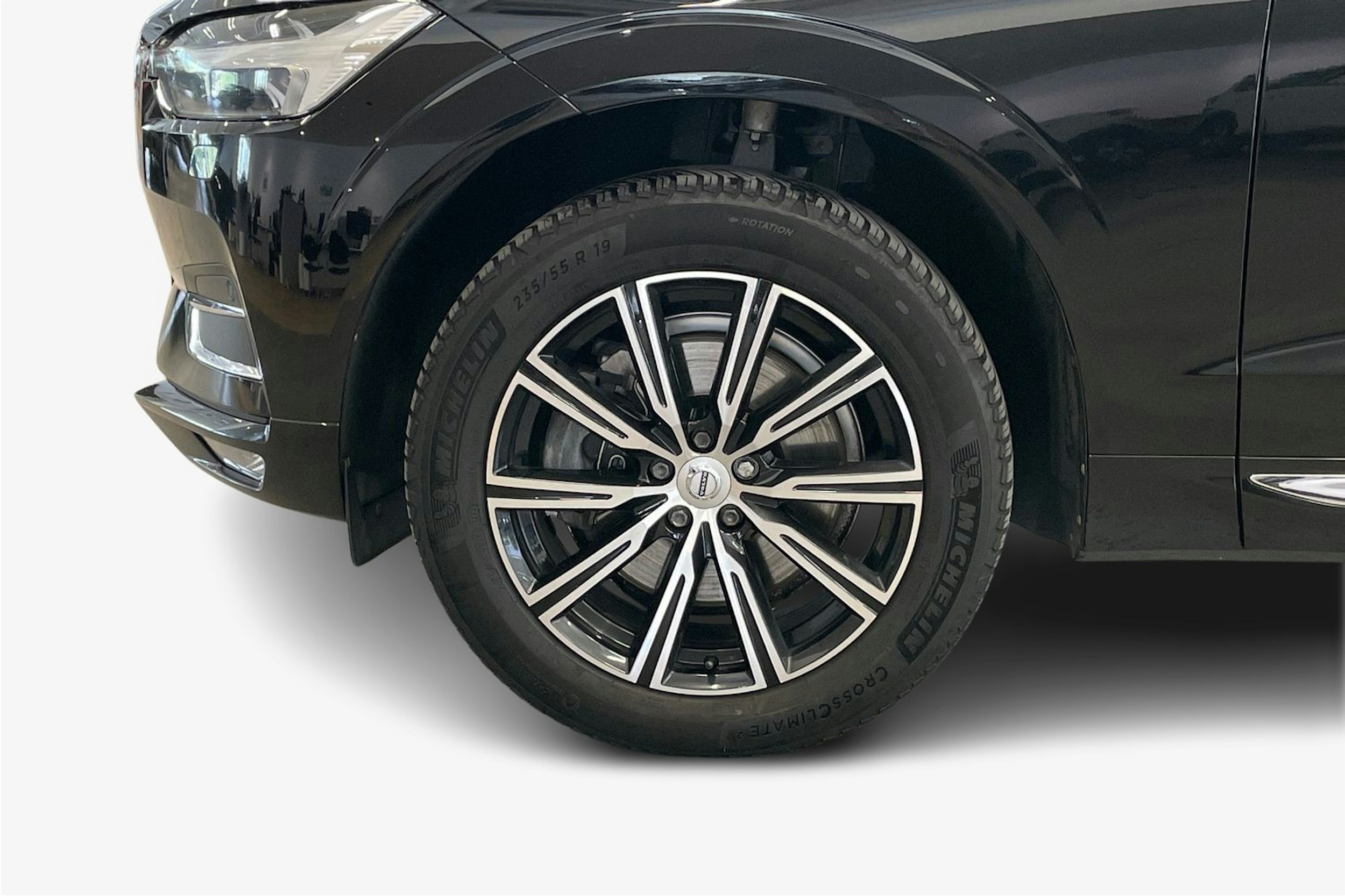 Musta Volvo XC60 2021 kuva 11.