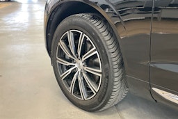 Musta Volvo XC60 2021 kuva 13.
