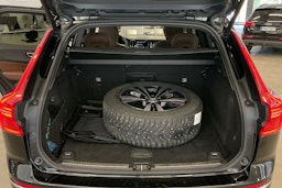 Musta Volvo XC60 2021 kuva 18.