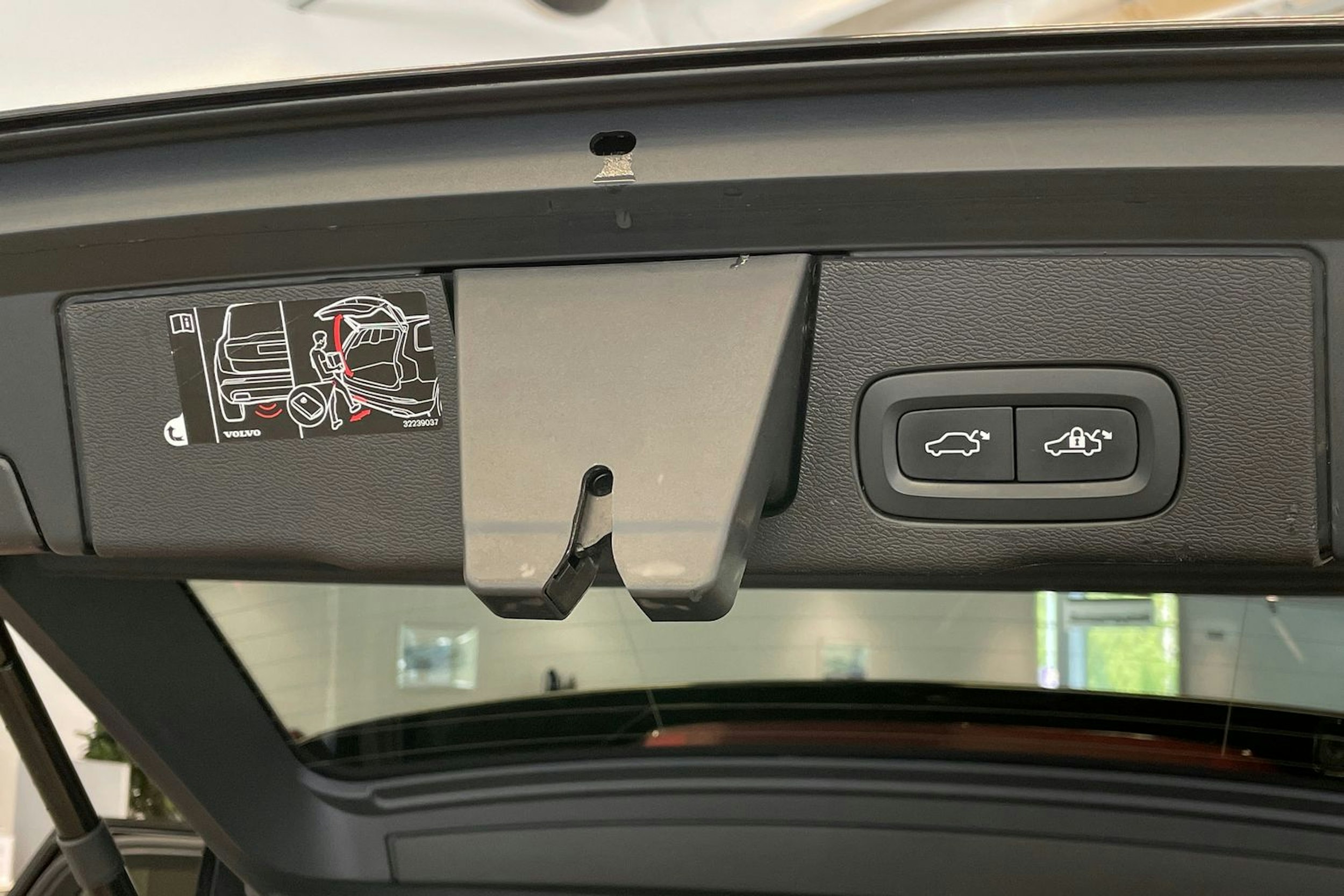 Musta Volvo XC60 2021 kuva 19.