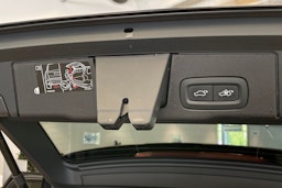 Musta Volvo XC60 2021 kuva 19.