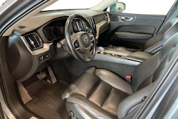 harmaa Volvo XC60 2021 kuva 6.
