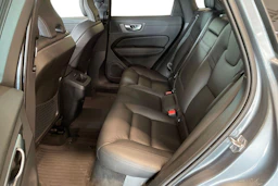 harmaa Volvo XC60 2021 kuva 8.
