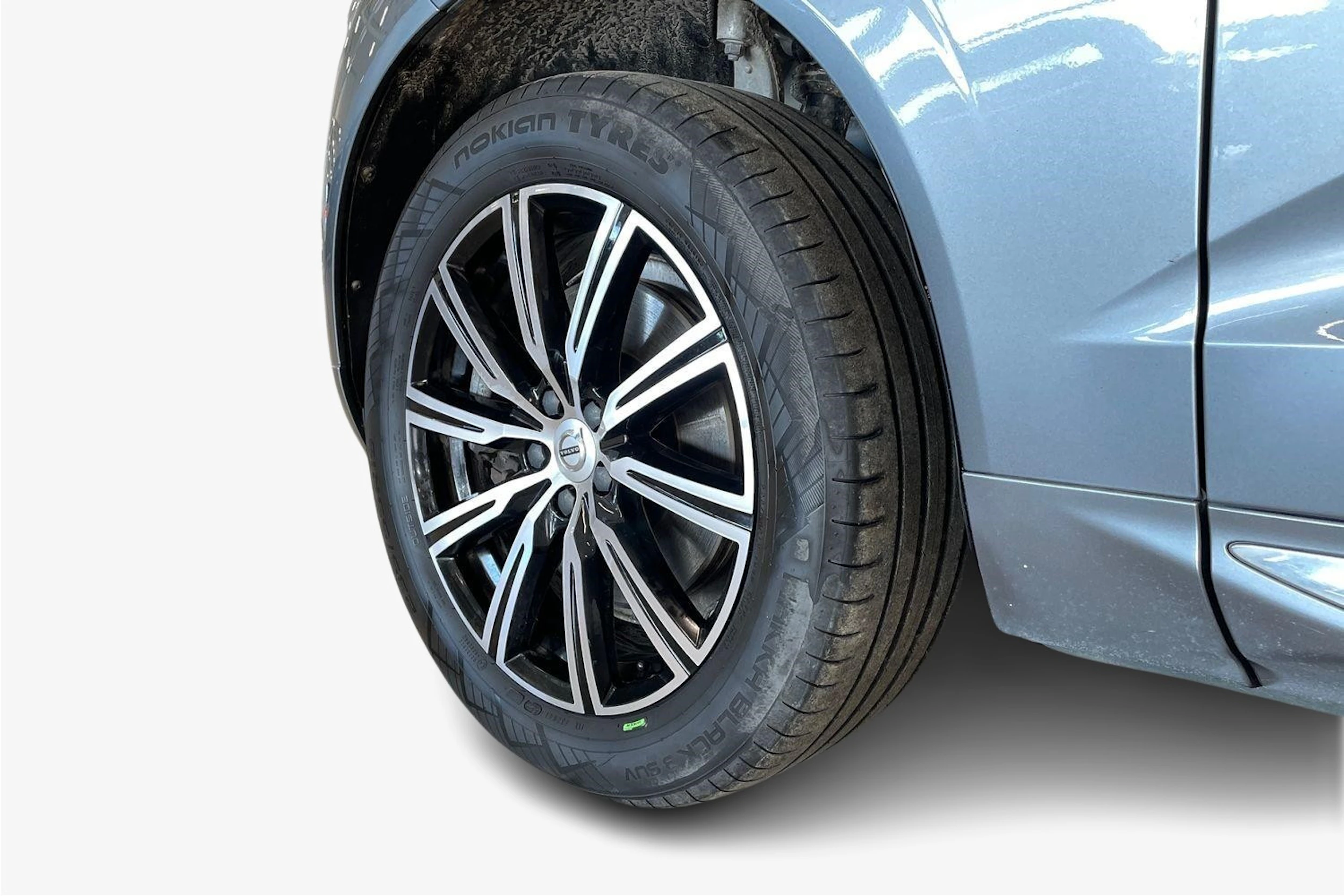 harmaa Volvo XC60 2021 kuva 9.