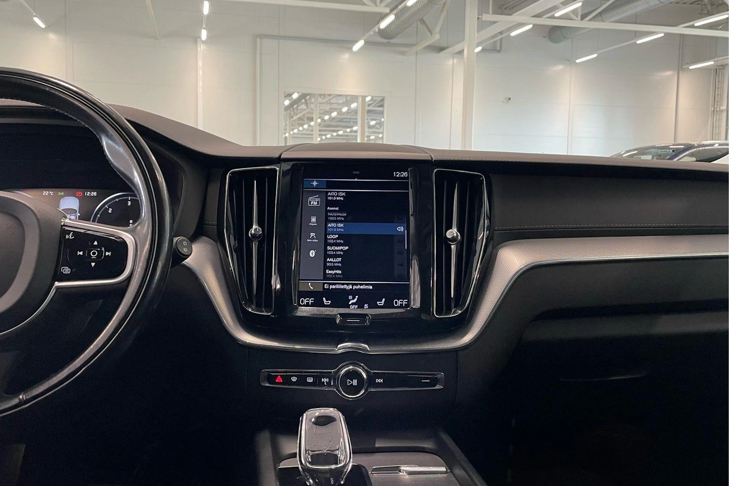 harmaa Volvo XC60 2021 kuva 17.