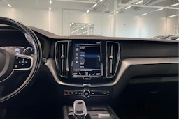 harmaa Volvo XC60 2021 kuva 17.