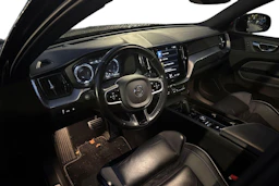 musta Volvo XC60 2021 kuva 3.