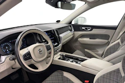 met. valkoinen Volvo XC60 2021 kuva 6.