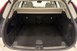 met. valkoinen Volvo XC60 2021 kuva 13.