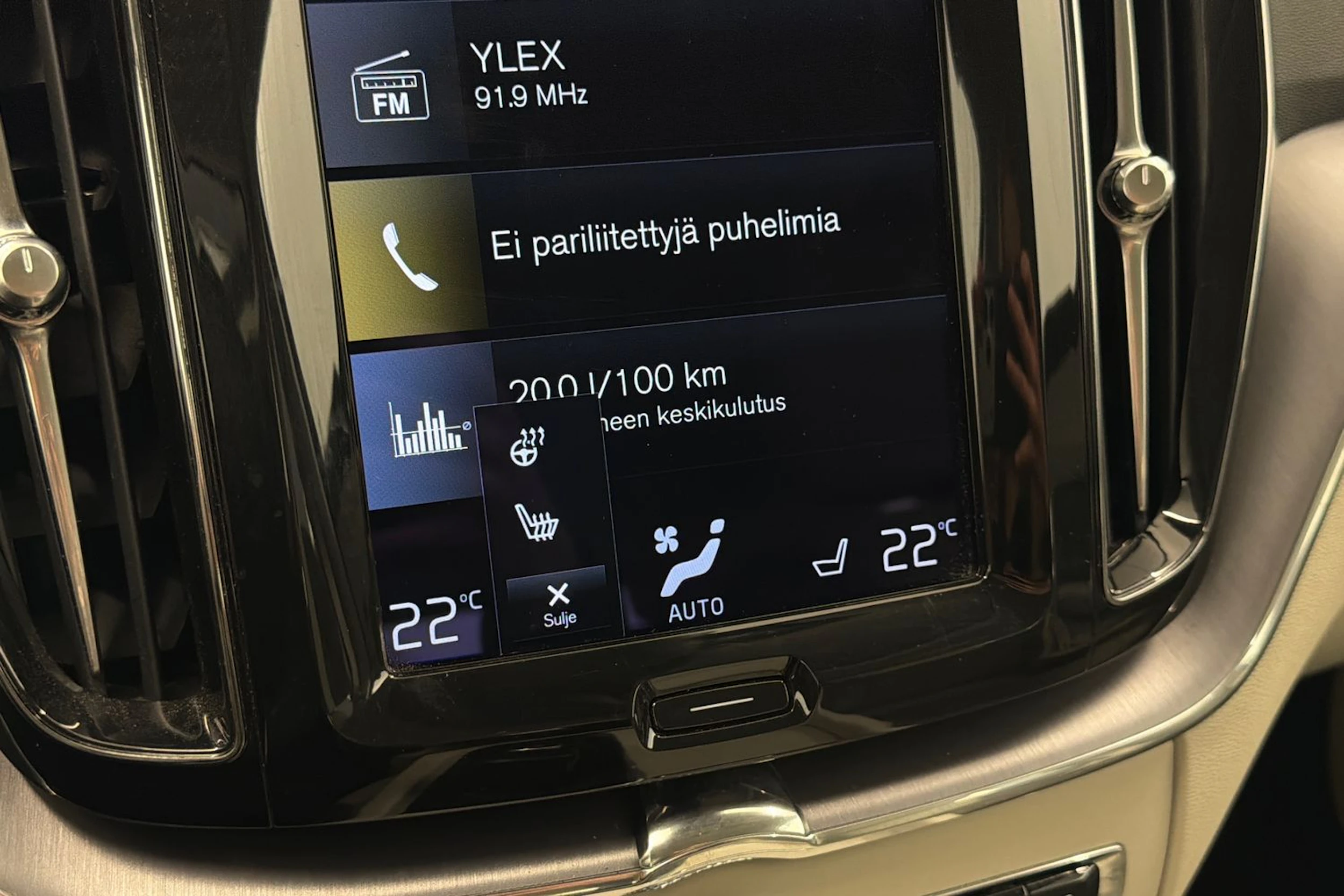 met. valkoinen Volvo XC60 2021 kuva 27.