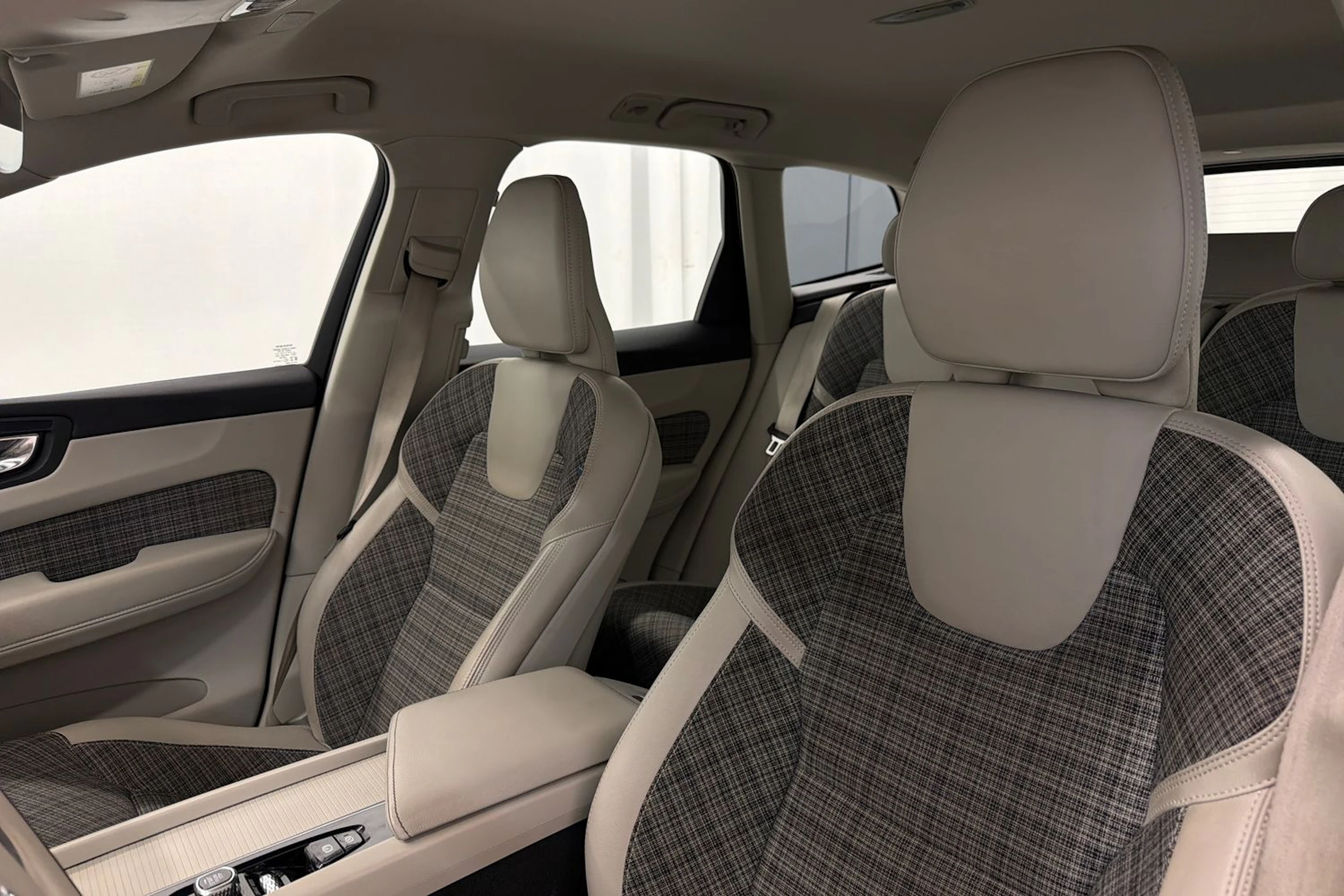 met. valkoinen Volvo XC60 2021 kuva 29.